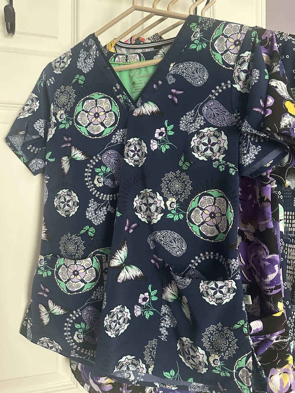 Set of 10 Medical Scrub tops Size Small mostly - Picture 7 of 12